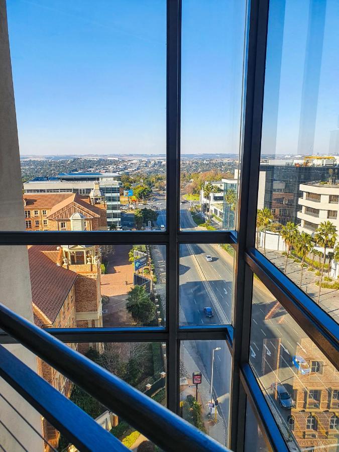 Westpoint Sandton Skyline Apartment Йоханесбург Екстериор снимка
