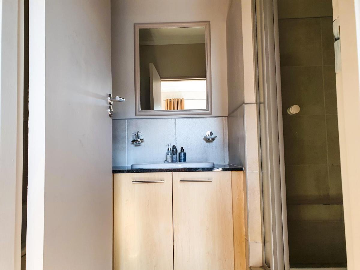 Westpoint Sandton Skyline Apartment Йоханесбург Екстериор снимка