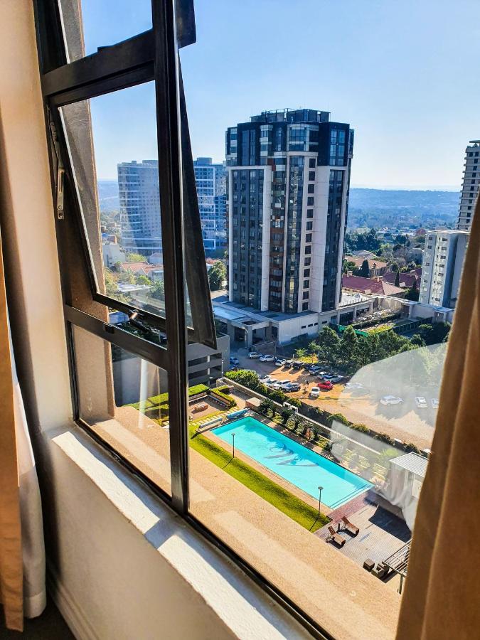Westpoint Sandton Skyline Apartment Йоханесбург Екстериор снимка